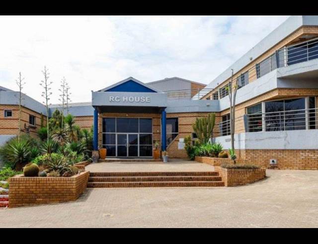 7,726M² WAREHOUSE TO LET IN MEADOWDALE