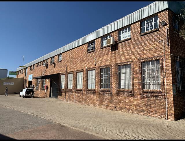 247M² WAREHOUSE RENTED IN HENNOPSPARK