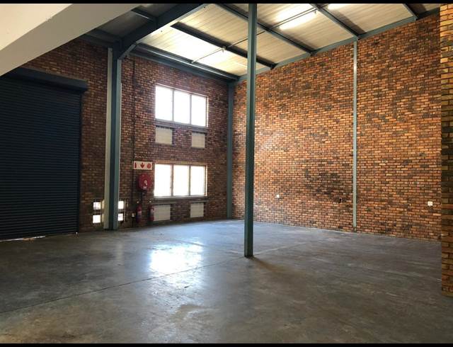 272M² WAREHOUSE TO LET IN STRIJDOMPARK