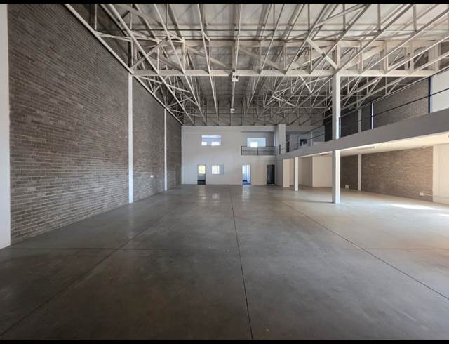 1,100M² WAREHOUSE TO LET IN STORMILL