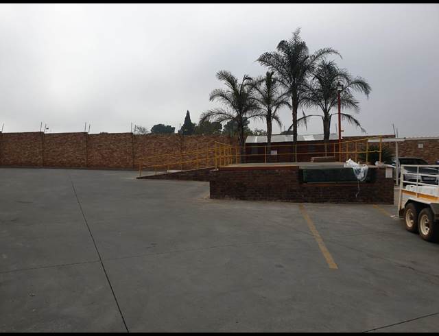 2,230M² WAREHOUSE TO LET IN BREDELL