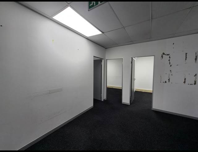 88M² OFFICE TO LET IN HALFWAY GARDENS