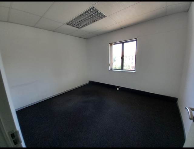 279M² OFFICE TO LET IN BRYANSTON