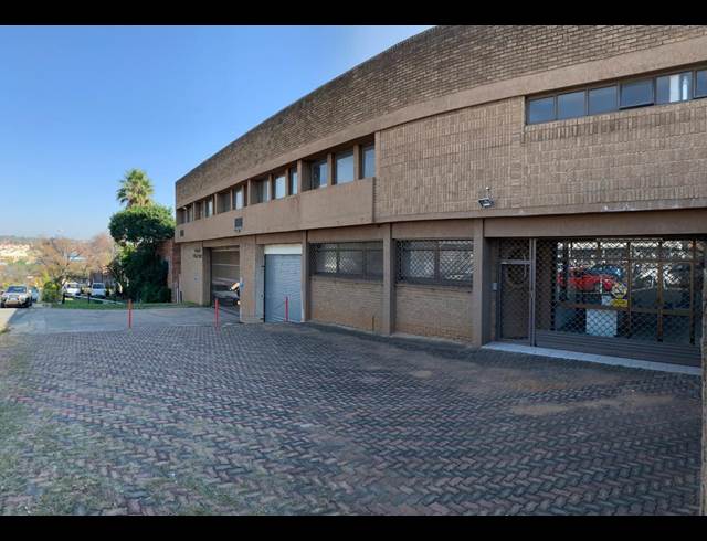 1,300M² WAREHOUSE TO LET IN STRIJDOMPARK