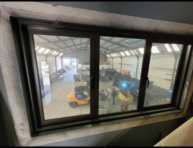 620M² WAREHOUSE TO LET IN STIKLAND INDUSTRIAL