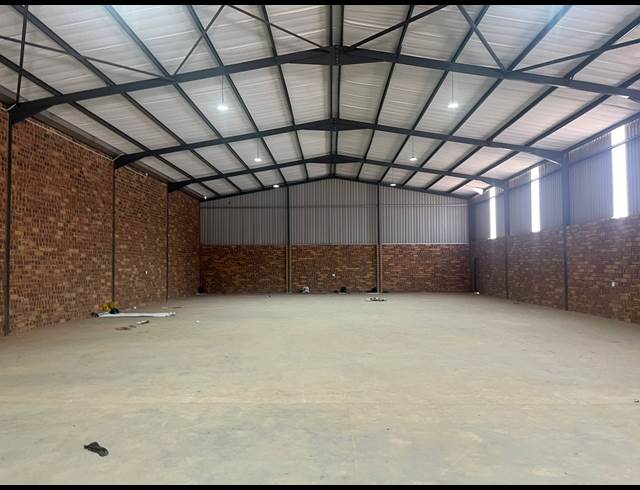816M² WAREHOUSE TO LET IN THETA