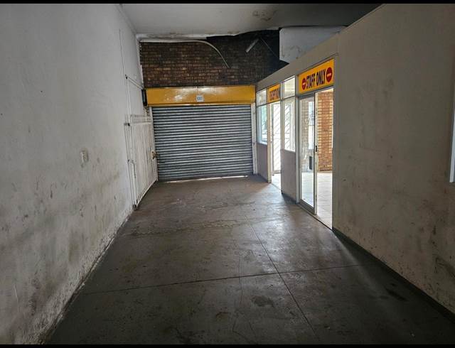 140M² WAREHOUSE TO LET IN SELECTION PARK