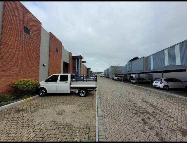302M² WAREHOUSE TO LET IN STIKLAND INDUSTRIAL