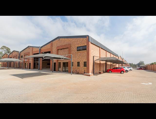 1,050M² WAREHOUSE TO LET IN POMONA