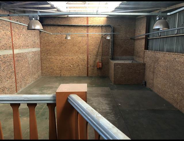 328M² WAREHOUSE TO LET IN MEADOWDALE