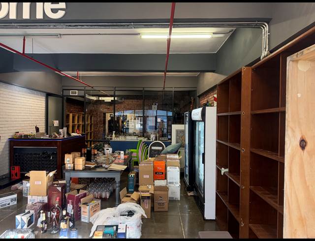 76M² BUILDING TO LET IN WOODSTOCK
