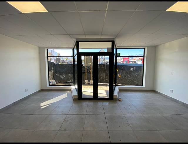 90M² OFFICE TO LET IN SOMERSET WEST CENTRAL