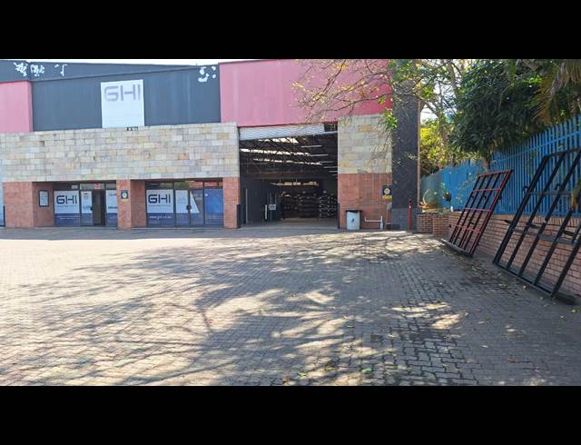 1,400M² WAREHOUSE TO LET IN RIVERSIDE PARK