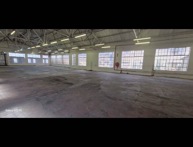 1,700M² WAREHOUSE TO LET IN VILLAGE MAIN