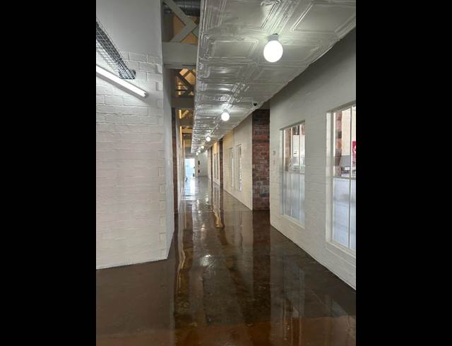 108M² BUILDING TO LET IN WOODSTOCK