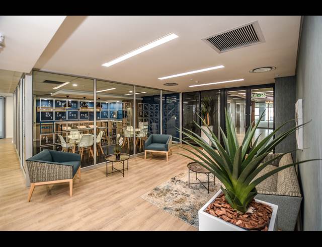 25M² SERVICED OFFICE TO LET IN VORNA VALLEY