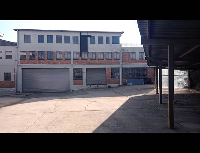 2,479M² WAREHOUSE TO LET IN BENROSE