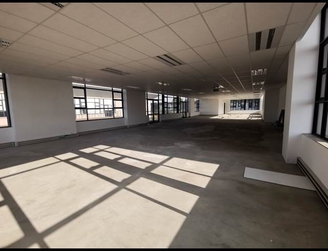 1,250M² OFFICE TO LET IN PARKHAVEN