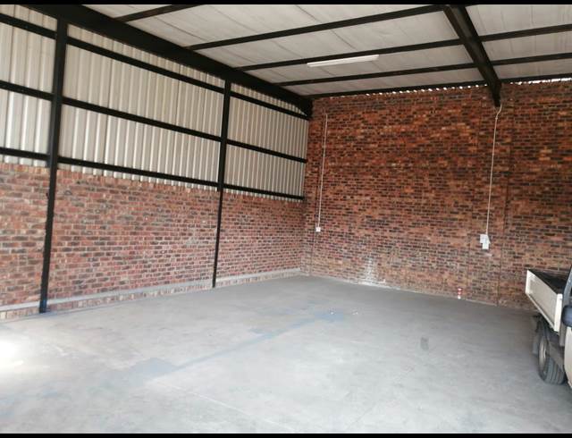 270M² WAREHOUSE TO LET IN BREDELL