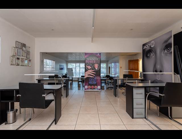 125M² OFFICE TO LET IN RANDHART