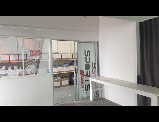 800M² SHOWROOM TO LET IN WOODSTOCK