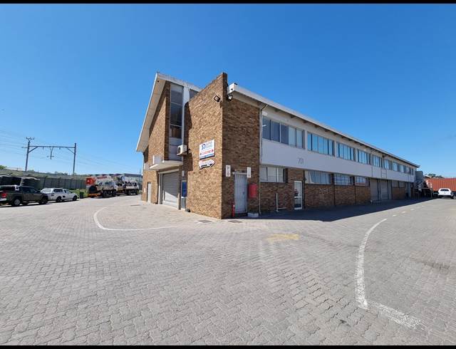 329M² WAREHOUSE TO LET IN STIKLAND INDUSTRIAL