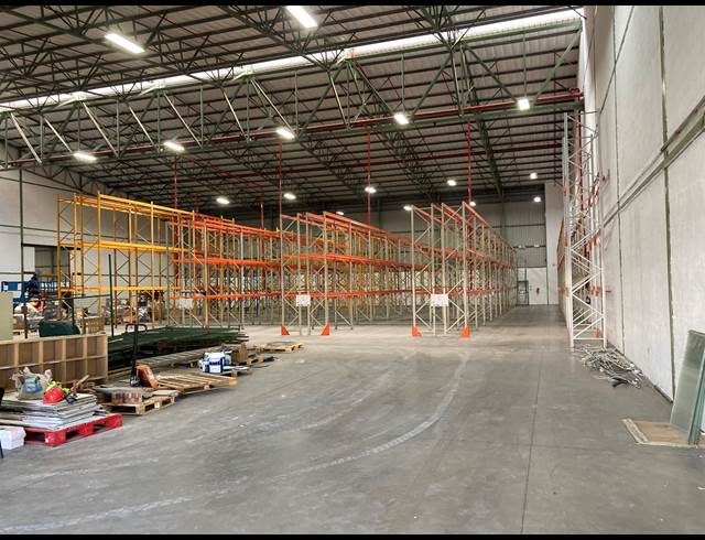 3,300M² WAREHOUSE TO LET IN NEW GERMANY