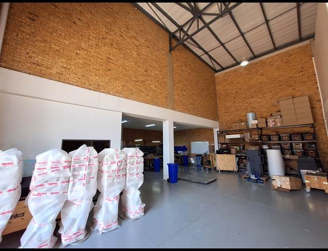 377M² WAREHOUSE TO LET IN LANSERIA