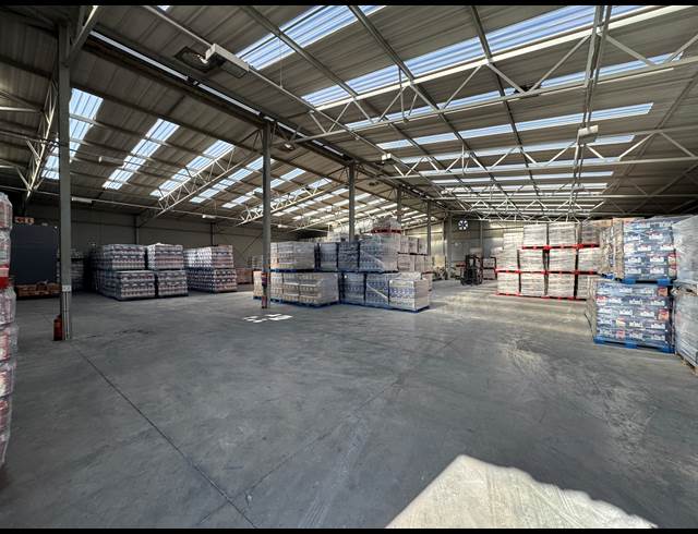 1,300M² WAREHOUSE TO LET IN INDUSTRIA WEST
