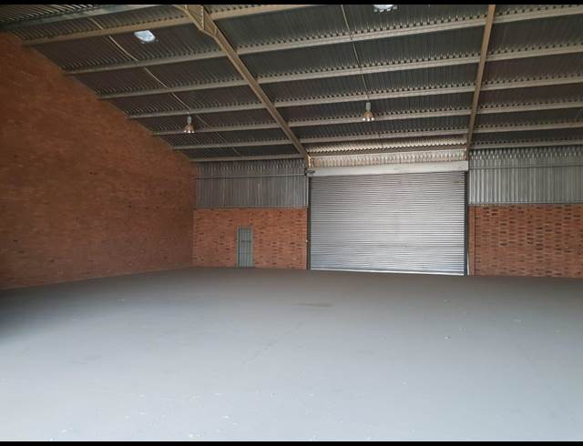 525M² WAREHOUSE TO LET IN BRENTWOOD PARK