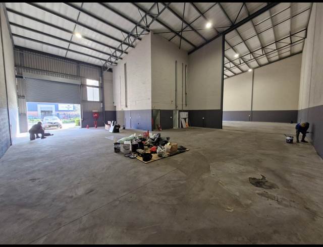 342M² WAREHOUSE TO LET IN STIKLAND INDUSTRIAL