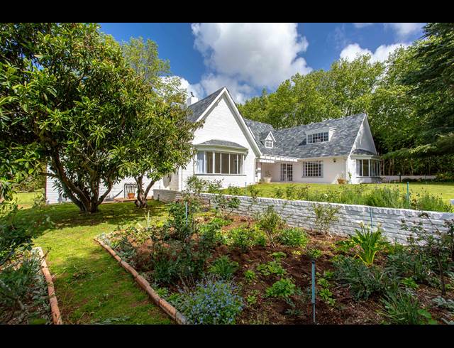 4 BEDROOM FREEHOLD RENTED IN CONSTANTIA