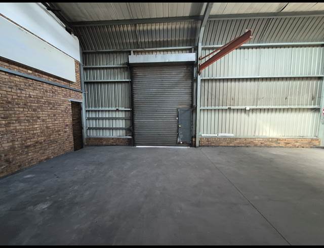 400M² FACTORY TO LET IN BENROSE