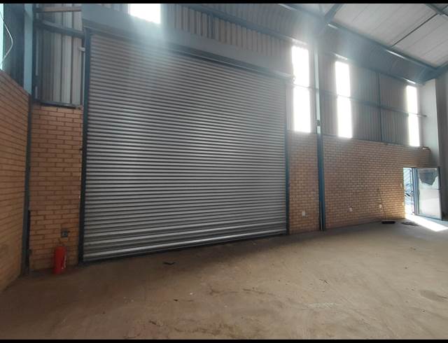 273M² WAREHOUSE TO LET IN CLAYVILLE
