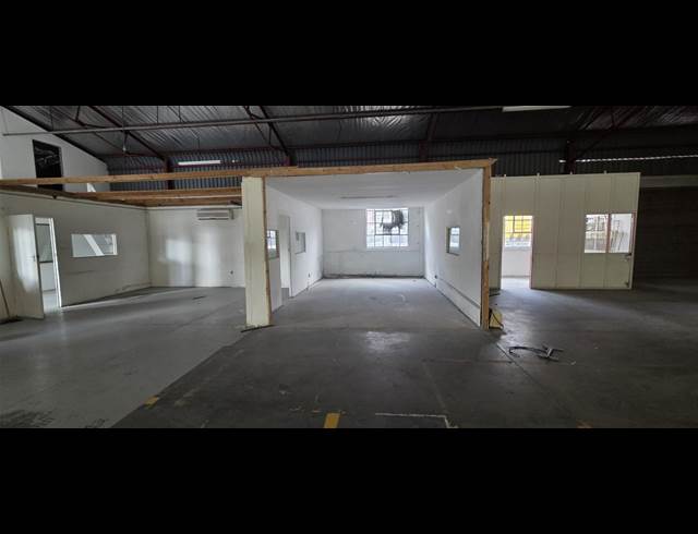 430M² WAREHOUSE TO LET IN VINTONIA