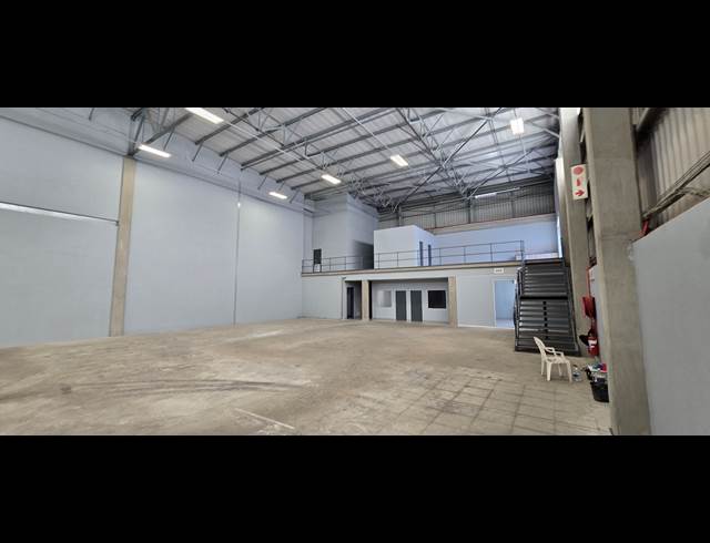 1,287M² WAREHOUSE TO LET IN LANSERIA