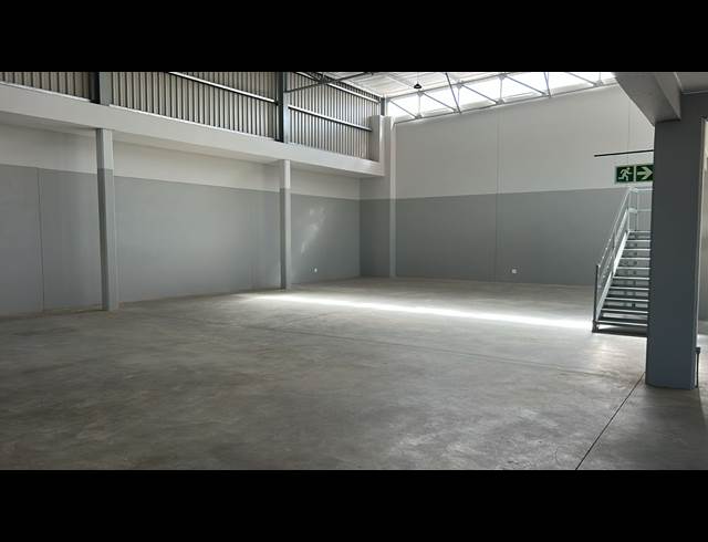 515M² WAREHOUSE TO LET IN RIVERSIDE PARK