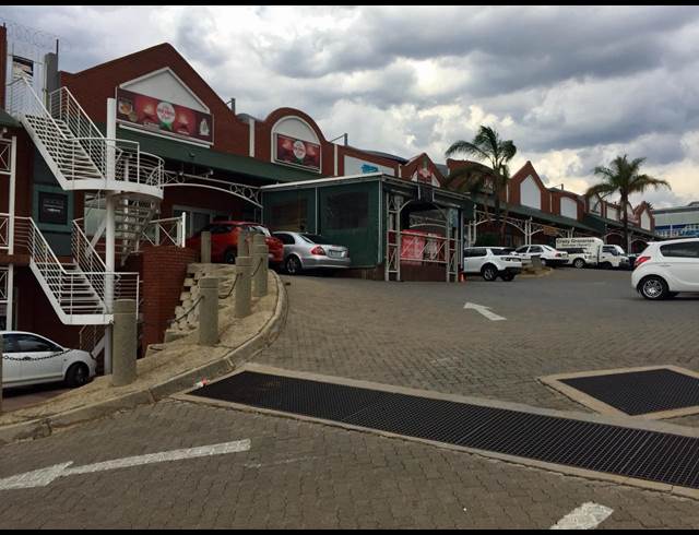 100M² RETAIL TO LET IN STRIJDOMPARK