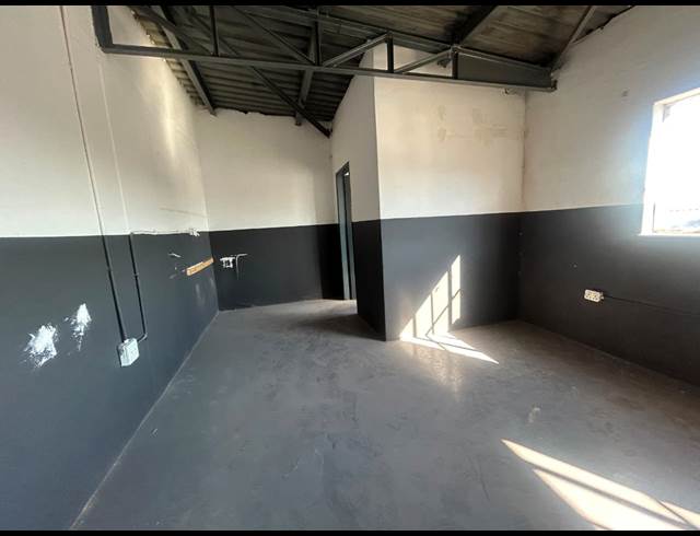 176M² WAREHOUSE TO LET IN SEBENZA