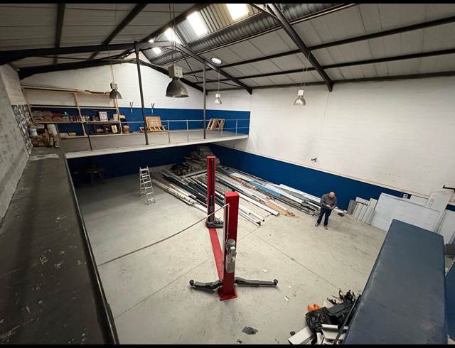 290M² WAREHOUSE TO LET IN STRAND CENTRAL