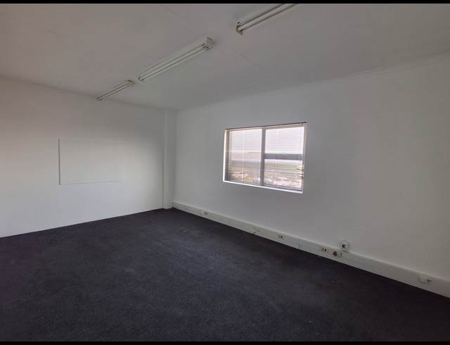 1,304M² WAREHOUSE TO LET IN WOODBROOK