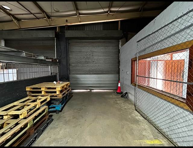 1,200M² WAREHOUSE TO LET IN WYNBERG