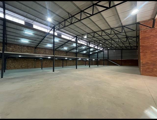 2,702M² WAREHOUSE TO LET IN ORMONDE