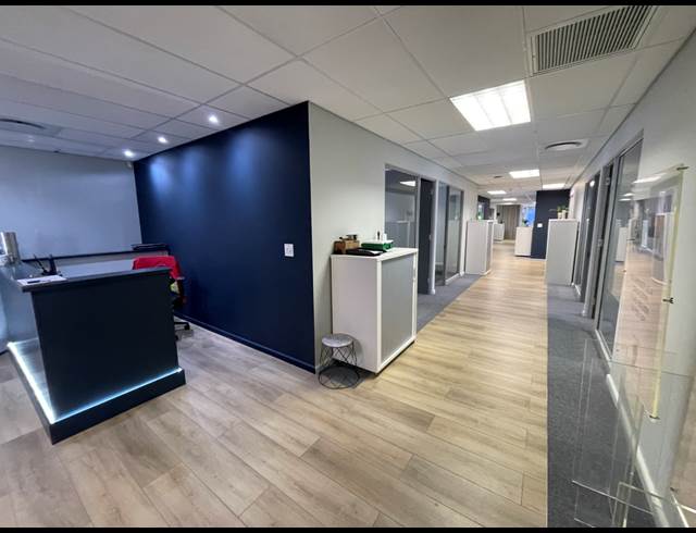 435M² OFFICE TO LET IN WATERFRONT