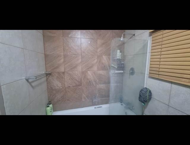 1 BEDROOM PROPERTY TO RENT IN DIE BULT