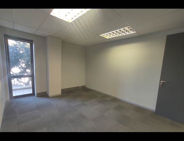 586M² OFFICE TO LET IN BRYANSTON