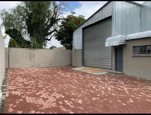 300M² WAREHOUSE TO LET IN KEW