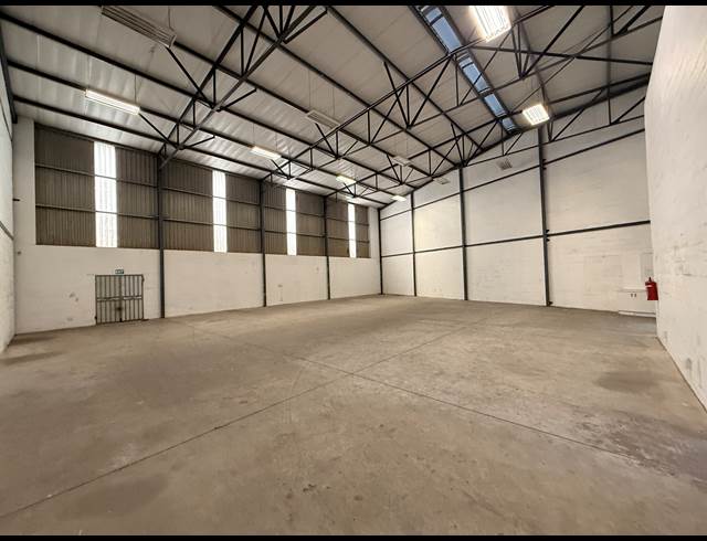 510M² WAREHOUSE TO LET IN ATLAS GARDENS