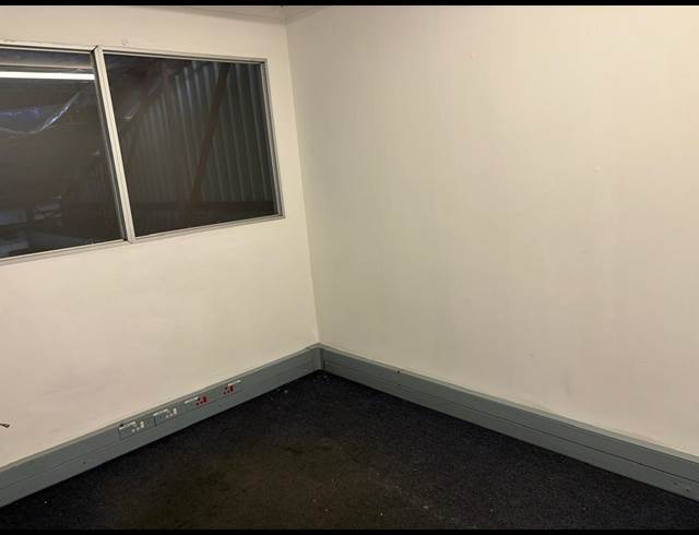 172M² WAREHOUSE TO LET IN STEELEDALE