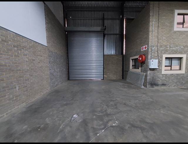 320M² FACTORY TO LET IN APEX
